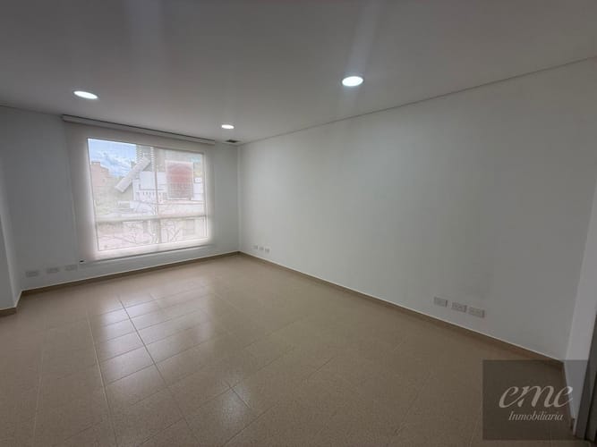 Oficina en arriendo en Patio Bonito, Medellín, 37 m² · foto 2 de 11