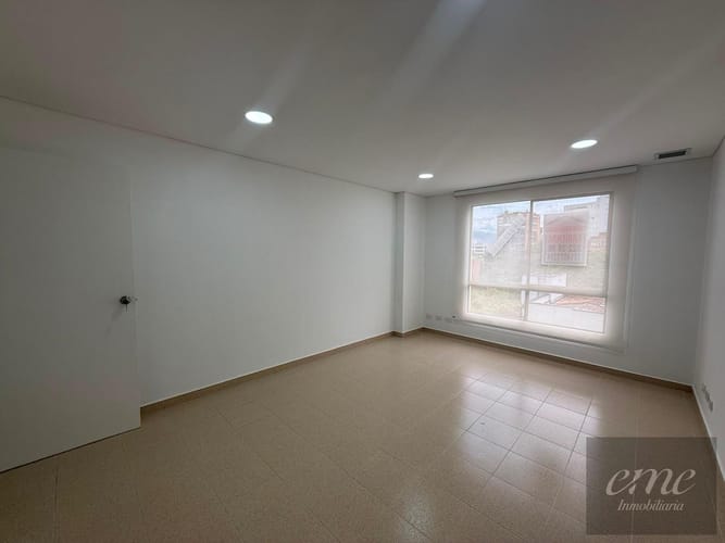 Oficina en arriendo en Patio Bonito, Medellín, 37 m² · foto 4 de 11