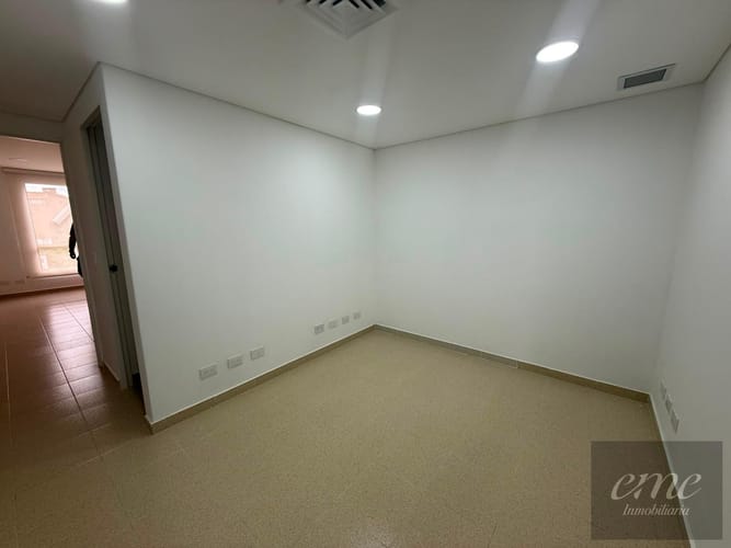 Oficina en arriendo en Patio Bonito, Medellín, 37 m² · foto 9 de 11