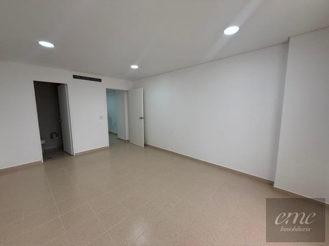 Oficina en arriendo en Patio Bonito, Medellín, 37 m² · foto 10 de 11