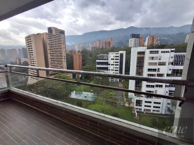 Apartamento de 2 alcobas en arriendo en Los Balsos, Medellín, 86 m² · foto 3 de 17