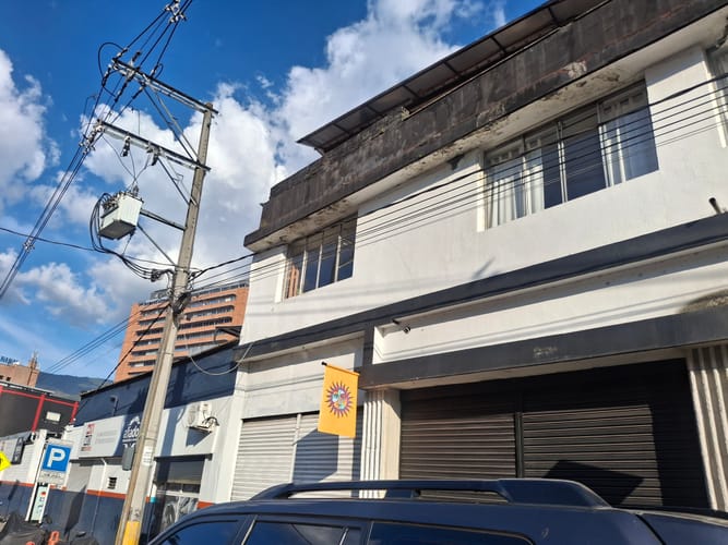 Bodega en arriendo en Perpetuo Socorro, Medellín, 324 m² · foto 2 de 21