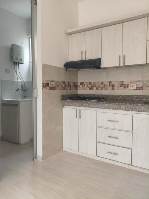 Apartamento de 3 alcobas en venta en Picaleña Y Mirolindo, Ibagué, 74 m² · foto 8 de 24