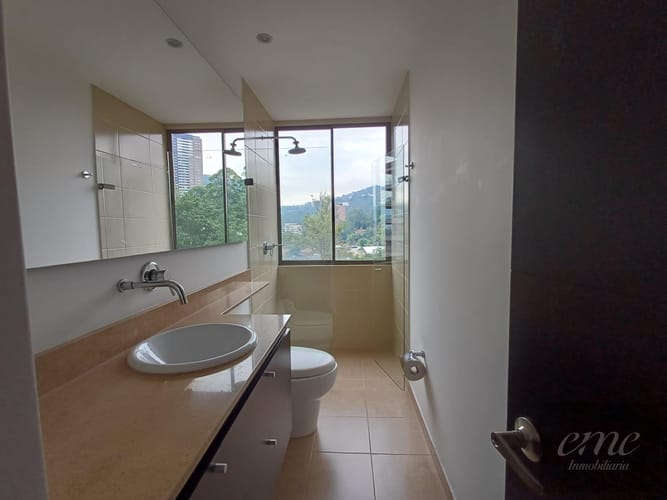 Apartamento de 2 alcobas en arriendo en El Tesoro, Medellín, 150 m² · foto 3 de 24