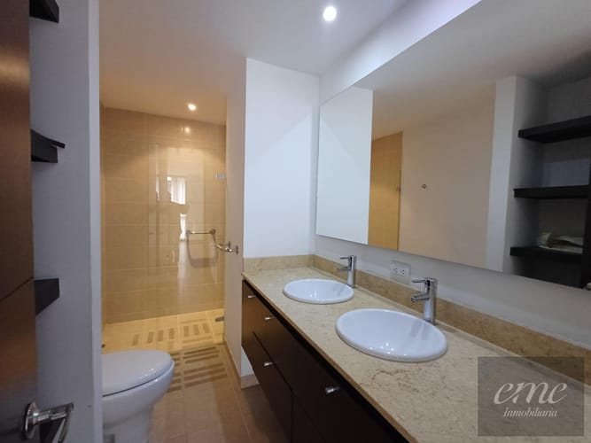 Apartamento de 2 alcobas en arriendo en El Tesoro, Medellín, 150 m² · foto 5 de 24