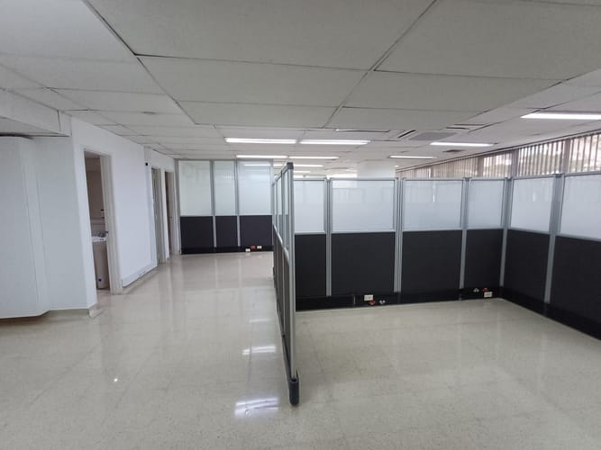 Oficina en arriendo en Patio Bonito, Medellín, 138 m² · foto 3 de 17