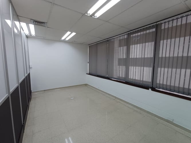 Oficina en arriendo en Patio Bonito, Medellín, 138 m² · foto 8 de 17