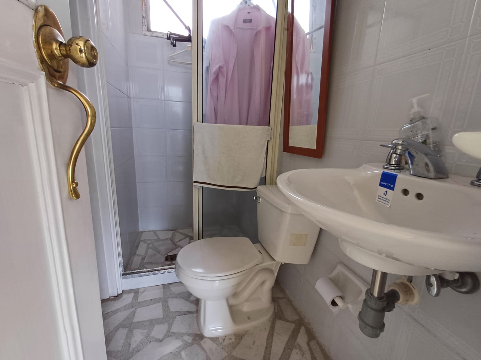 Apartamento en arriendo en Laureles, Medellín · foto 2 de 24