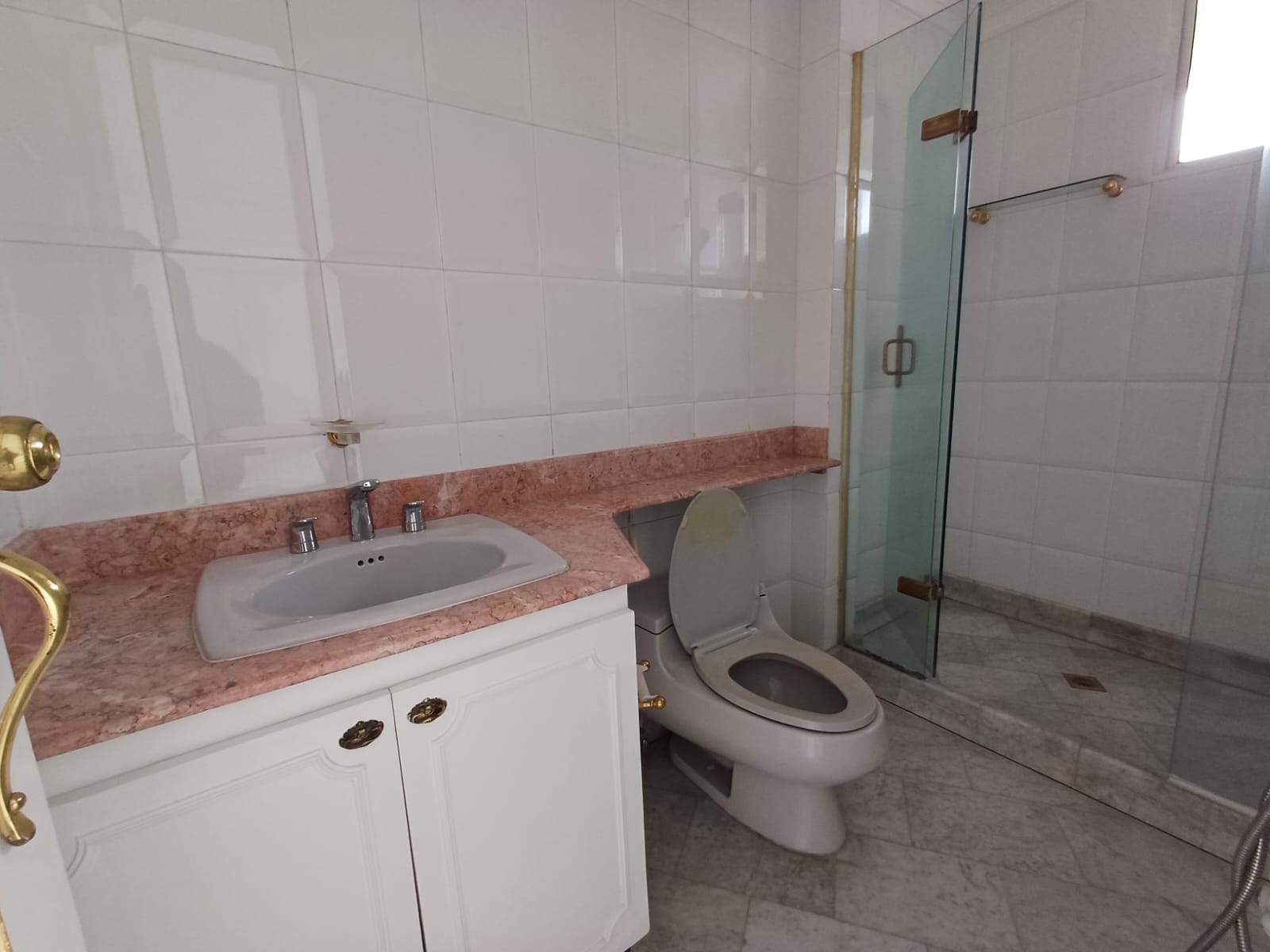 Apartamento en arriendo en Laureles, Medellín · foto 3 de 24