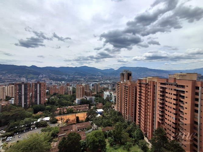Apartamento de 2 alcobas en arriendo en Los Balsos, Medellín, 79 m² · foto 3 de 8