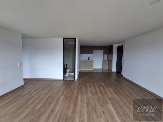 Apartamento de 2 alcobas en arriendo en Los Balsos, Medellín, 79 m² · foto 4 de 8