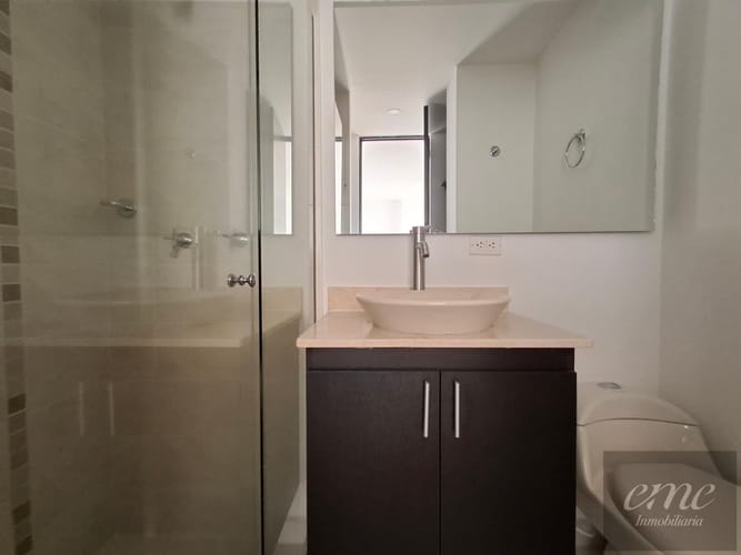 Apartamento de 2 alcobas en arriendo en Los Balsos, Medellín, 79 m² · foto 7 de 8