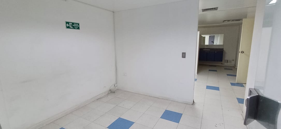 Oficina en arriendo en Centro, Itagüí, 600 m² · foto 15 de 24