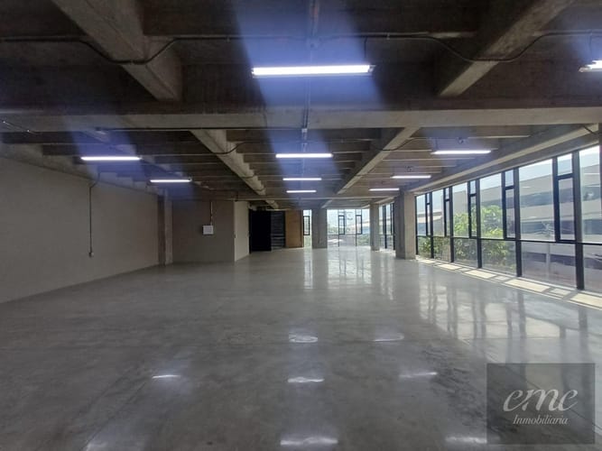 Bodega en arriendo en El Carmelo, Itagüí, 315 m² · foto 2 de 18