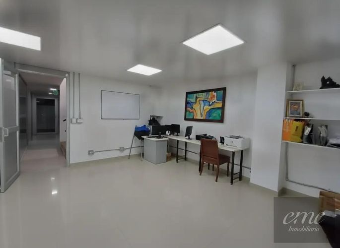 Oficina en arriendo en Laureles, Medellín, 35 m² · foto 2 de 3