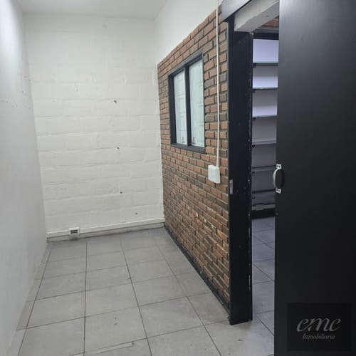 Bodega en arriendo en El Chagualo, Medellín, 500 m² · foto 2 de 10