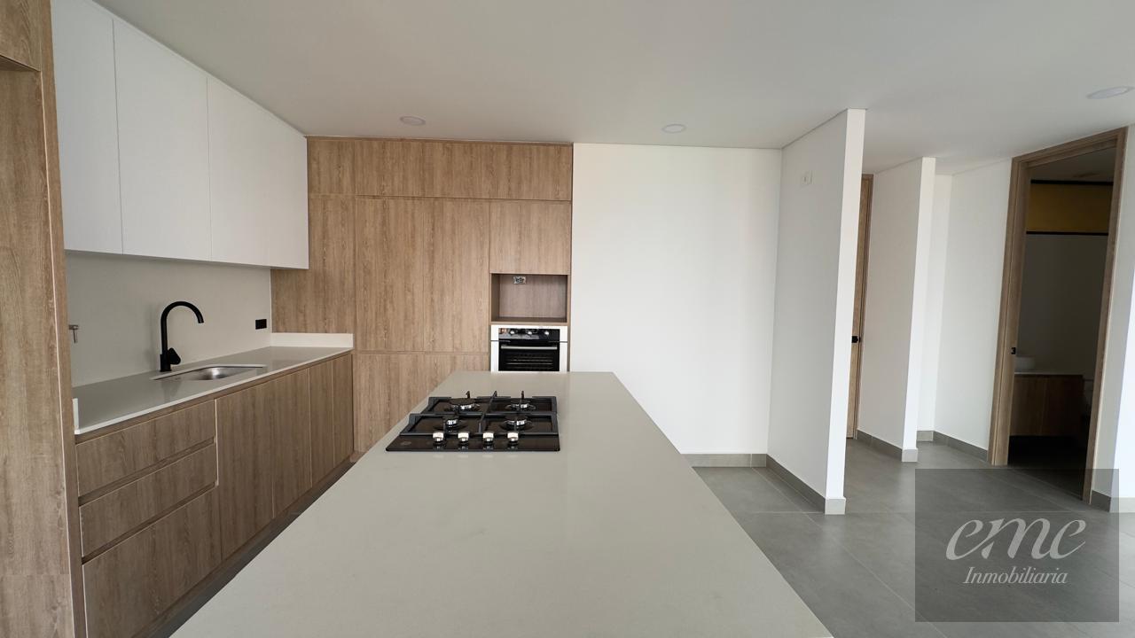 Apartamento en arriendo en La Linde, Medellín · foto 3 de 24