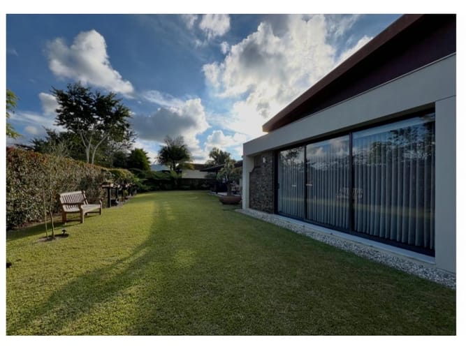 Casa de 3 alcobas en venta en Llano Grande, Rionegro, 385 m² · foto 3 de 10