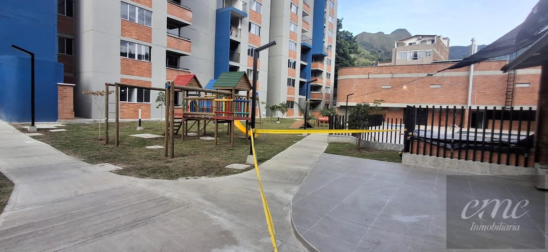 Apartamento de 2 alcobas en venta en Simon Bolivar Sb (Centro), Copacabana, 50 m² · foto 9 de 12