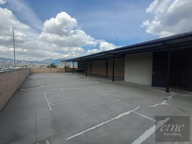 Bodega en arriendo en El Carmelo, Itagüí, 300 m² · foto 13 de 22