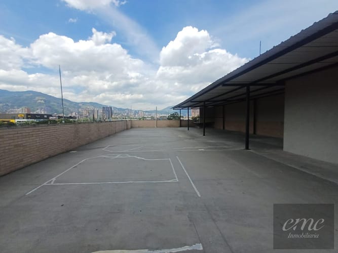 Bodega en arriendo en El Carmelo, Itagüí, 300 m² · foto 16 de 22