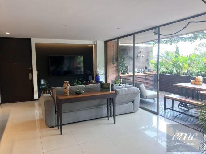 Apartamento de 2 alcobas en venta en El Tesoro, Medellín, 150 m² · foto 2 de 16