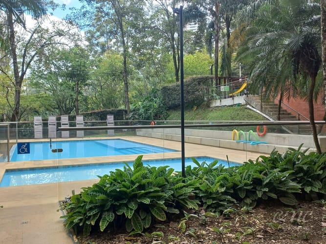 Apartamento de 2 alcobas en venta en El Tesoro, Medellín, 150 m² · foto 8 de 16