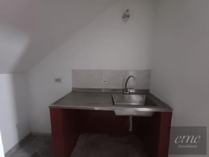 Bodega en arriendo en Caribe, Medellín, 137 m² · foto 2 de 7