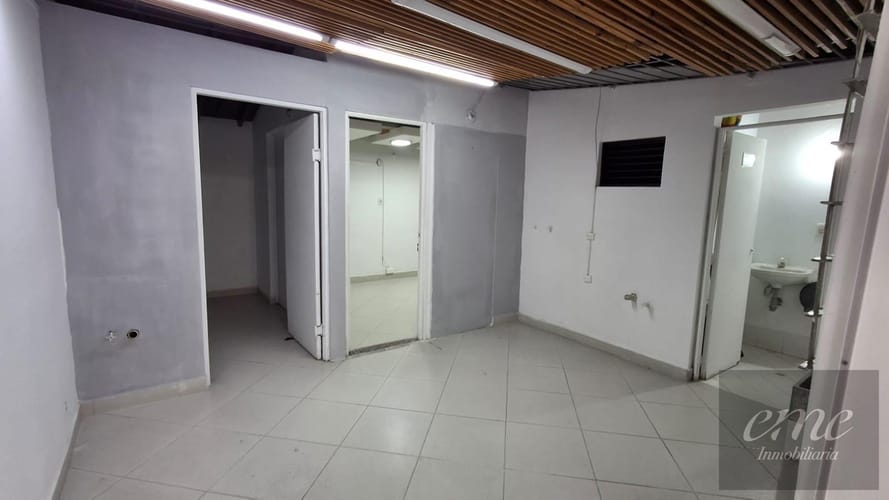 Local en arriendo en Conquistadores, Medellín, 81 m² · foto 3 de 12