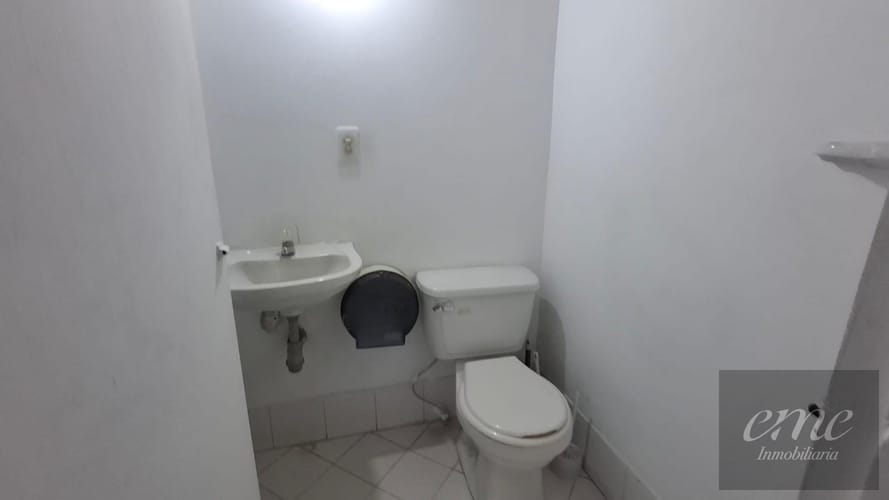 Local en arriendo en Conquistadores, Medellín, 81 m² · foto 9 de 12