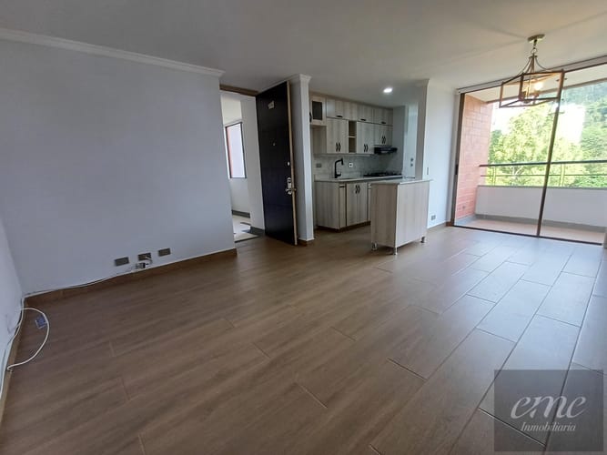 Apartamento de 3 alcobas en venta en Asomadera No.2, Medellín, 65 m² · foto 3 de 21