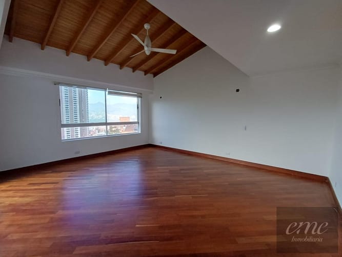 Apartamento de 4 alcobas en arriendo en Vizcaya, Medellín, 260 m² · foto 2 de 24