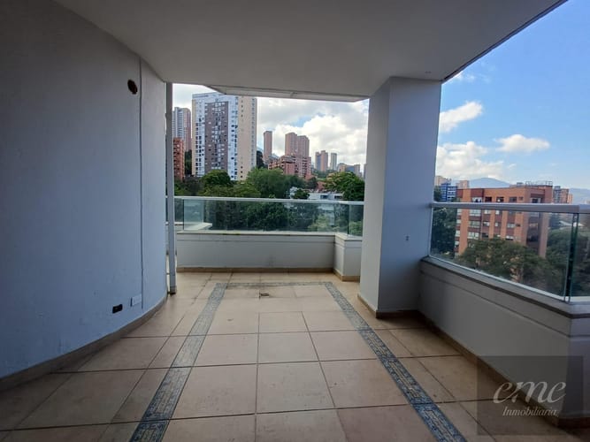 Apartamento de 4 alcobas en arriendo en Vizcaya, Medellín, 260 m² · foto 6 de 24