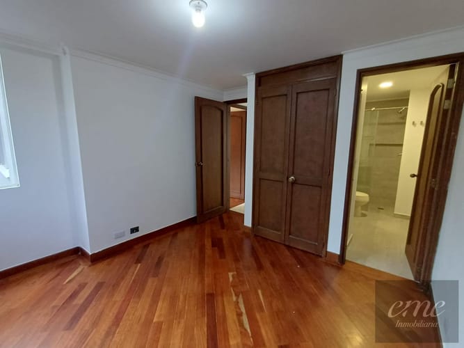 Apartamento de 4 alcobas en arriendo en Vizcaya, Medellín, 260 m² · foto 9 de 24