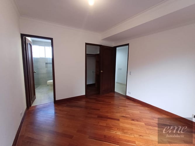 Apartamento de 4 alcobas en arriendo en Vizcaya, Medellín, 260 m² · foto 15 de 24