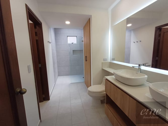 Apartamento de 4 alcobas en arriendo en Vizcaya, Medellín, 260 m² · foto 21 de 24