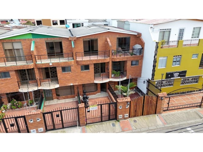 Casa de 3 alcobas en arriendo en Cota, 170 m² · foto 2 de 24