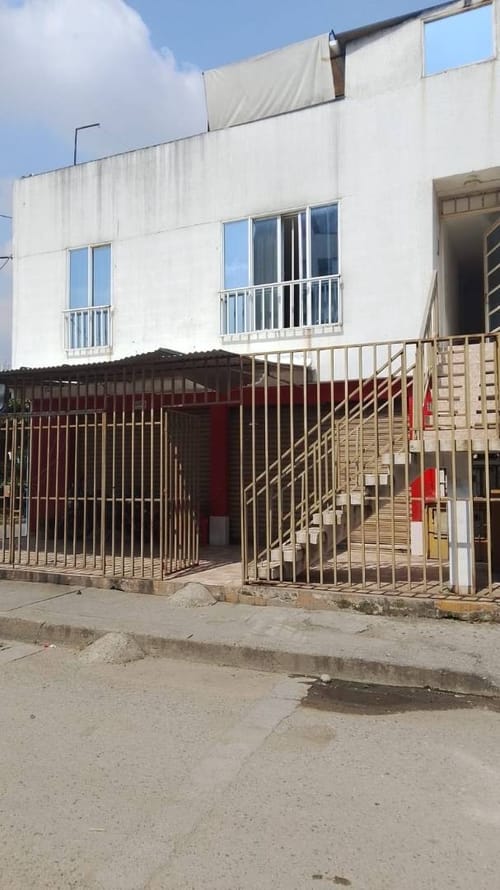 Edificio en venta en Los Guaduales, Cali, 280 m² · foto 3 de 10