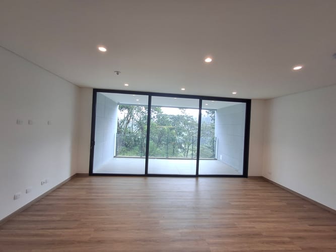 Apartamento de 2 alcobas en arriendo en Yarumal, Rionegro, 126 m² · foto 2 de 24