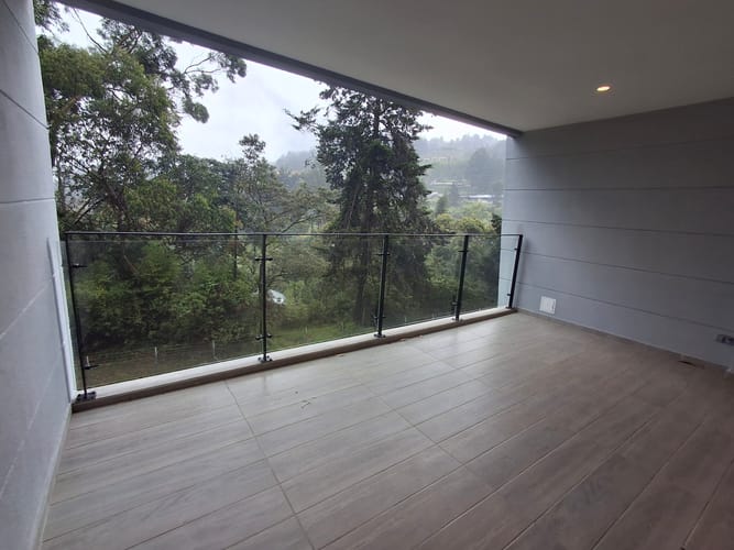 Apartamento de 2 alcobas en arriendo en Yarumal, Rionegro, 126 m² · foto 5 de 24