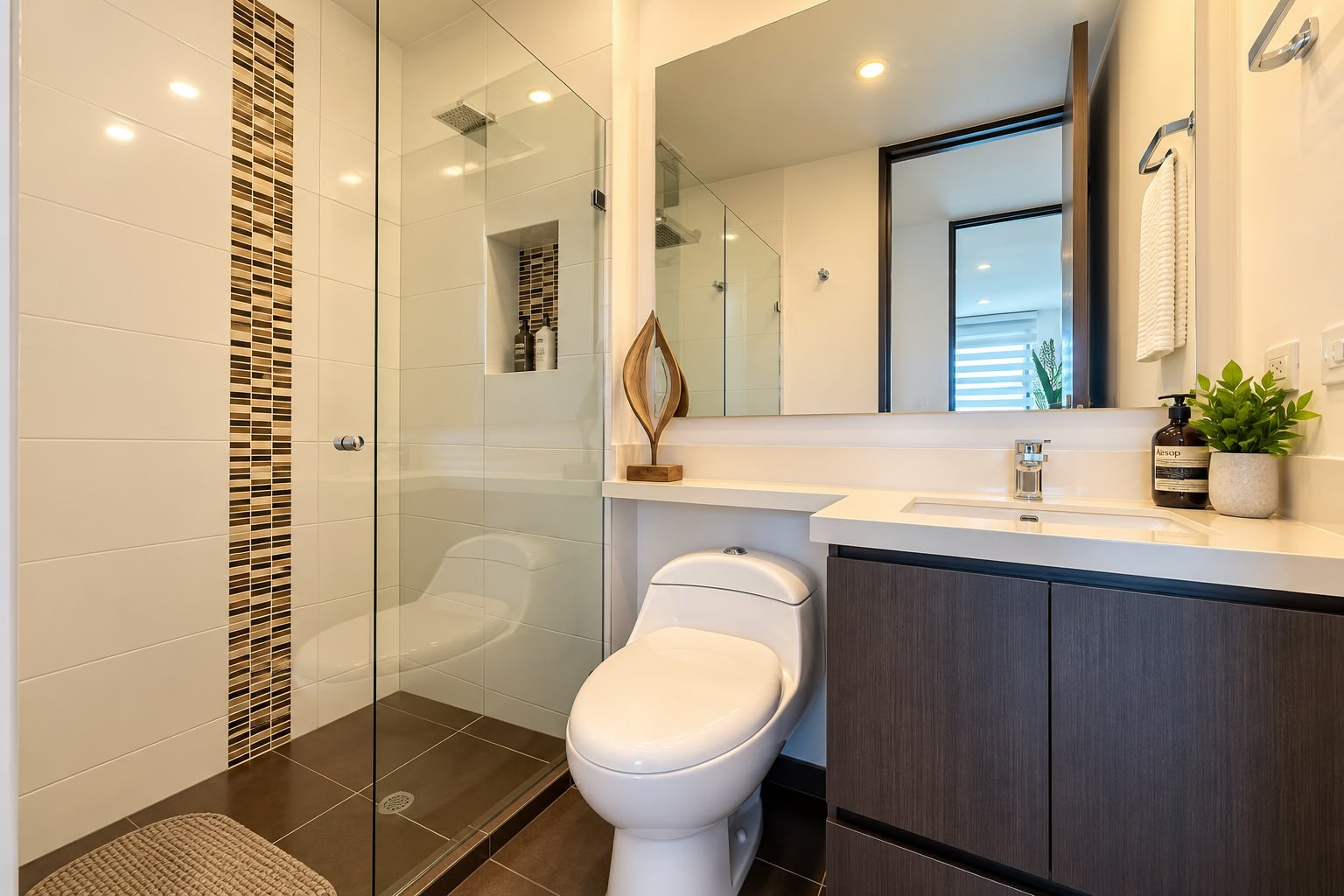 Apartamento en venta en Altos Del Poblado, Medellín · foto 4 de 9