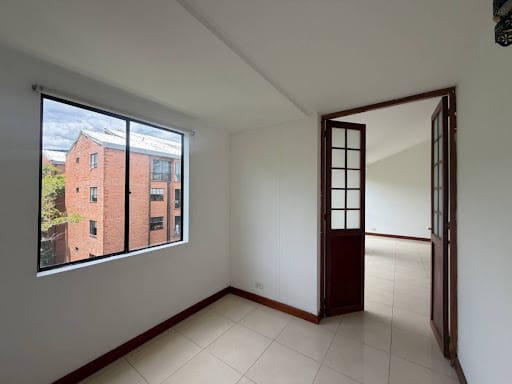 Apartamento de 3 alcobas en arriendo en Loma Del Escobero, Envigado, 130 m² · foto 7 de 21