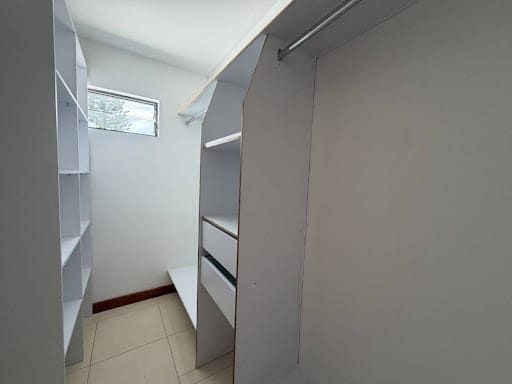 Apartamento de 3 alcobas en arriendo en Loma Del Escobero, Envigado, 130 m² · foto 10 de 21
