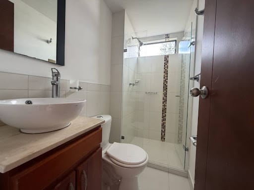 Apartamento de 3 alcobas en arriendo en Loma Del Escobero, Envigado, 130 m² · foto 16 de 21