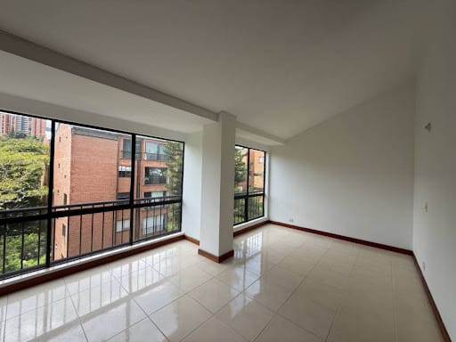 Apartamento de 3 alcobas en arriendo en Loma Del Escobero, Envigado, 130 m² · foto 18 de 21