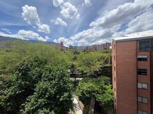 Apartamento de 3 alcobas en arriendo en Loma Del Escobero, Envigado, 130 m² · foto 19 de 21