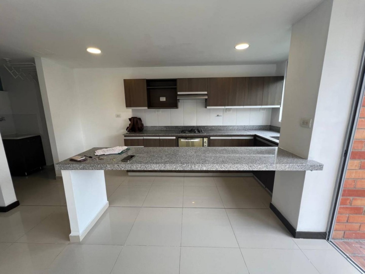 Apartamento en arriendo en Loma Del Esmeraldal, Envigado · foto 2 de 24