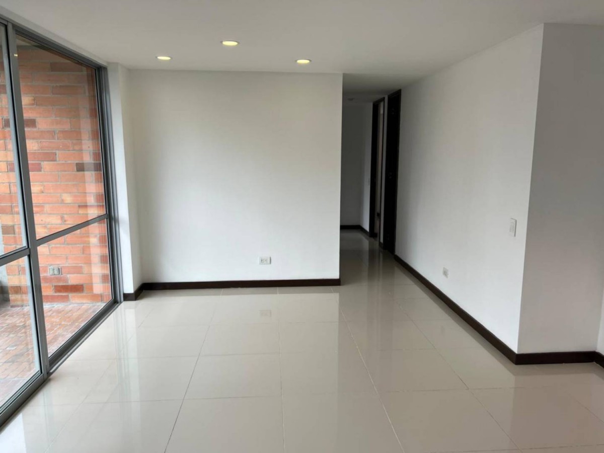 Apartamento en arriendo en Loma Del Esmeraldal, Envigado · foto 3 de 24