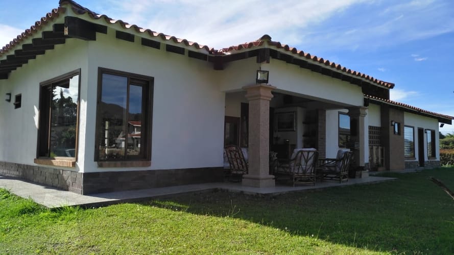 Casa de 5 alcobas en venta en La Ceja · foto 2 de 24