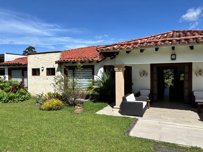 Casa de 5 alcobas en venta en La Ceja · foto 8 de 24